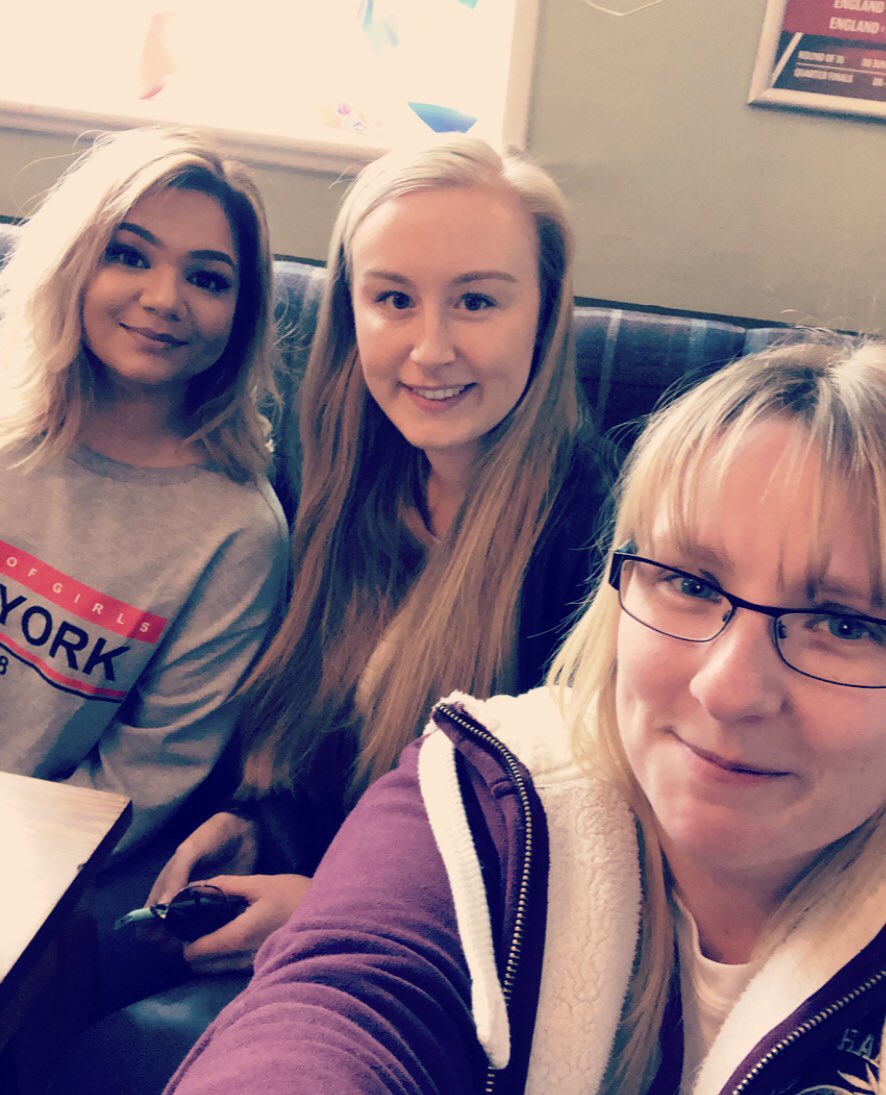 Emma_F999's tweet photo. Celebrating the end of MSc assignments with a trip to the pub .... how else?! 🍻🥂🤓👩🏼‍💻 https://t.co/SUf7AuuTx7