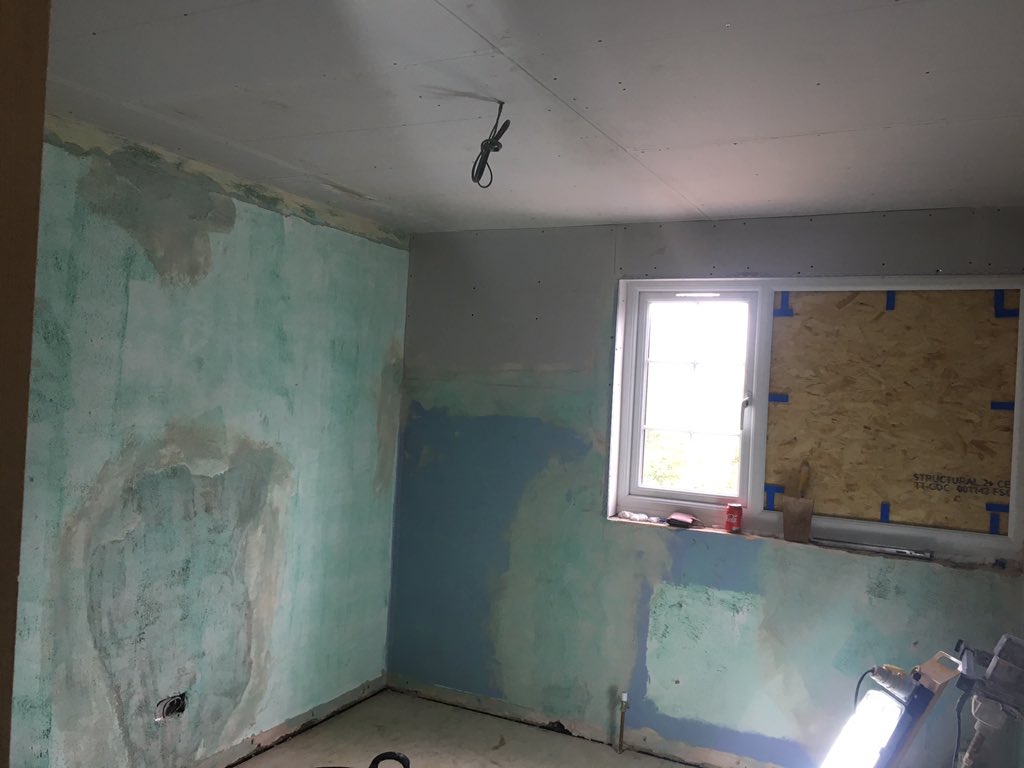 JFranPlastering's tweet photo. A bedroom finished and fit for the king that is @Payney388 little brother ross 👊🏻👊🏻. Before and after pics #transformation https://t.co/NQnJiJcFxt