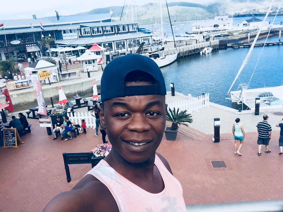 Iam_ElmonM's tweet photo. This is how I βBonangβ & @MissSA #CellCMissSA #BonangFriday @CellC @bonang_m I just travel around ππ https://t.co/BZlMNCKHLp