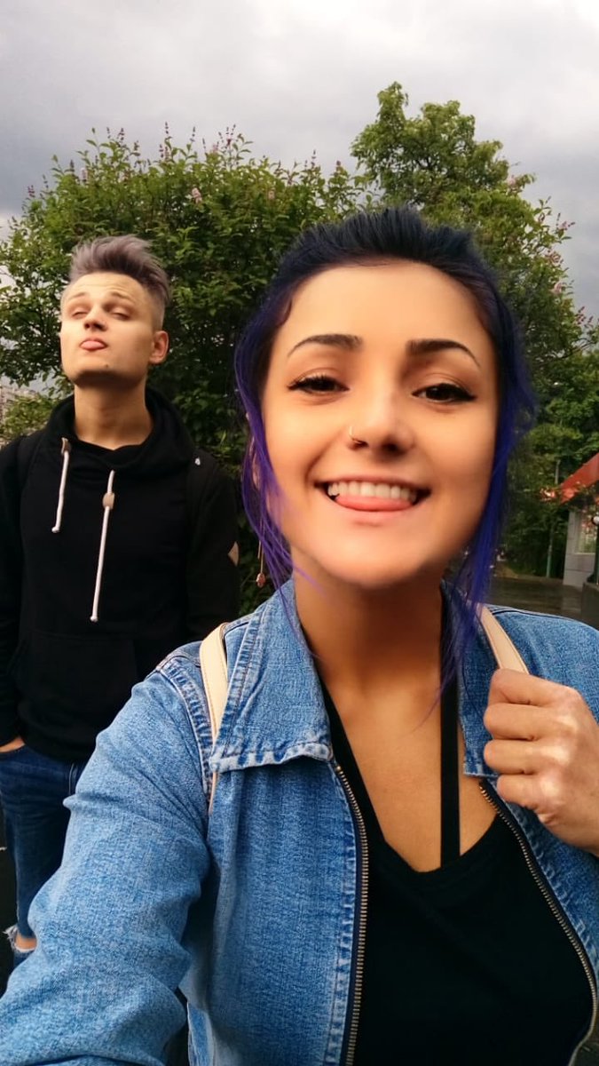 violet___mary's tweet image. The weather is gray, and happiness shines on us.#OnlyWe💜🖤🌸