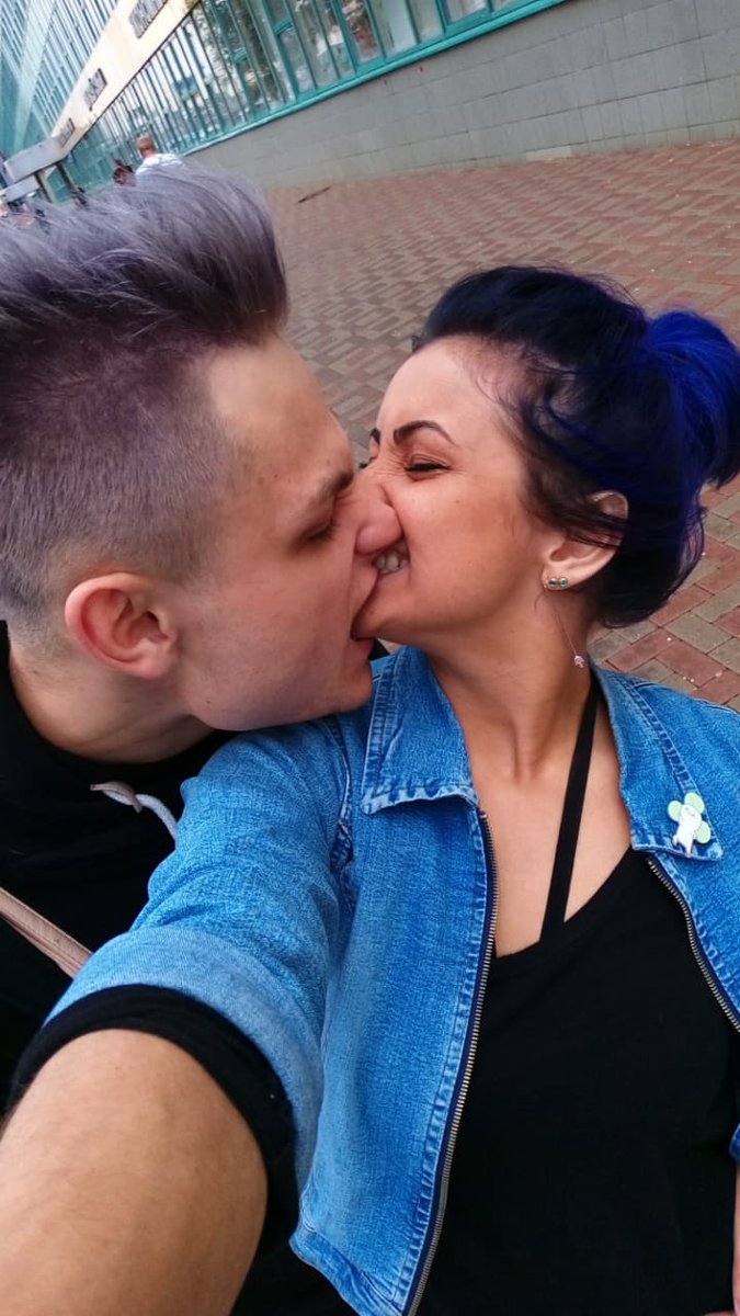 violet___mary's tweet image. The weather is gray, and happiness shines on us.#OnlyWe💜🖤🌸