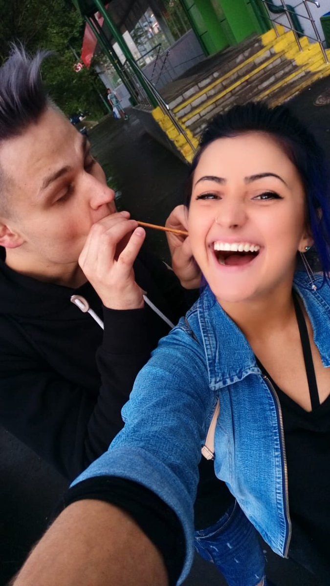 violet___mary's tweet image. The weather is gray, and happiness shines on us.#OnlyWe💜🖤🌸