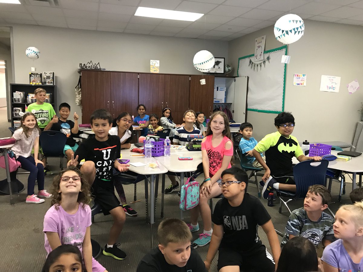 ms_ingvardsen's tweet image. We have so much fun reflecting on our year during advisory lesson today! #ExploreWells #WELEADinMay #ClassReflection @mrs_demarr @CFISDWells