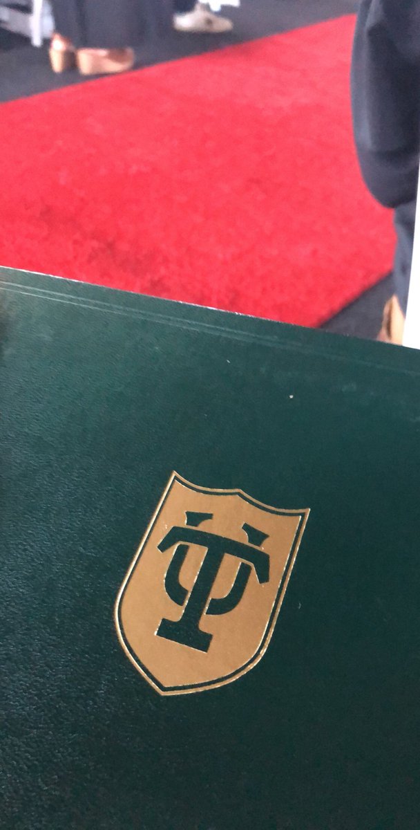 nazzerator's tweet photo. Well.. I’m a college graduate now. #tulanegrad https://t.co/V3w11NrtAP