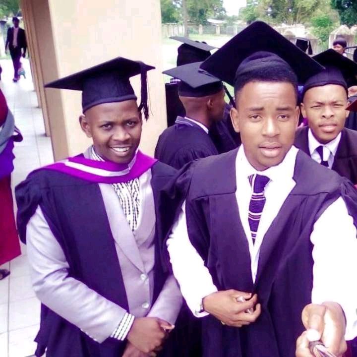 Nhlakan47833047's tweet photo. #2017graduation asikhohliwe https://t.co/uy1P9Dpne2