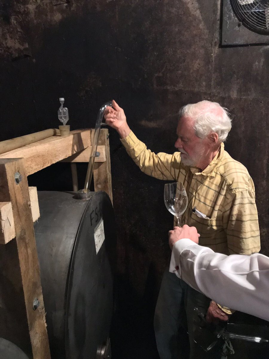 tenutedelgarda's tweet photo. We are visiting the winery Markko Vineyard near Cleveland (Ohio) that produces Chardonnay, Riesling, Cabernet and Pinot Noir!
#markkovineyard #usa #ohio #wine #winelovers #wines #vino #vinoitaliano #italianwine #italianwines #winelovers #winelover #madeinitaly #italy #valtenesi https://t.co/BkCTNGmxYm