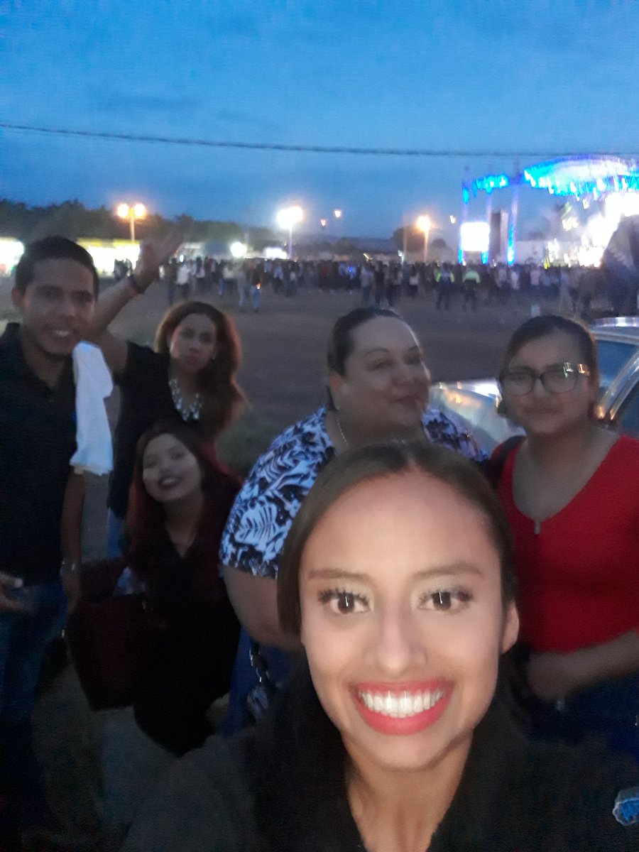 TerronesAnna's tweet photo. Familias hay muchas pero como esta gran #PlebeFamilia ninguna 😘😘😘 #ExperienciasUnicas al lado de las @g_plebes mi guapo @GermanMontero5 y gran ritmo de la #RanchoSinaloense claro que si #Ayayayayayyy https://t.co/v42wh0ZoSW