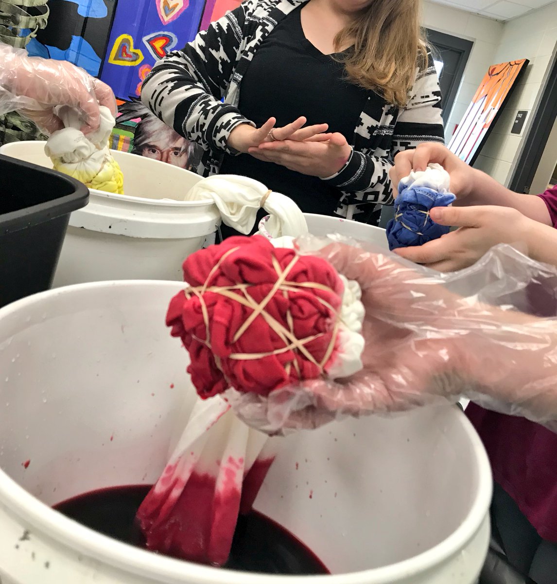 krKaiserART's tweet photo. Tie-dye + screenprinting fun for our last few days together! #RedskinsCreate #PrideoftheTribe #bestsemesterever https://t.co/ESZM9AOFKh