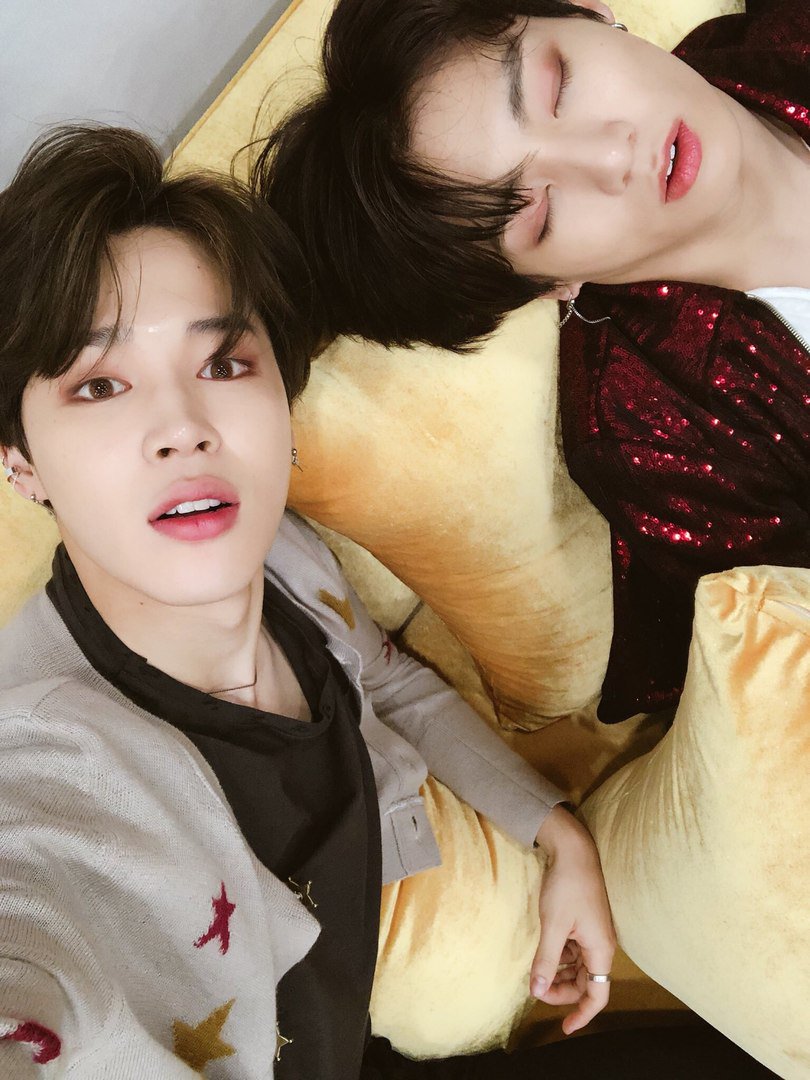 jon_jimin's tweet photo. Меня очень долго не было,как дела у вас?😪😥
Соскучилась по  вам🤩
Сладеньких снов😍
ЛЮБЛЮЮЮ💗💗
@Ks_Sib2,@tropicstory,@Pamela_kook,@AnnJBB,@DashaTomeraa,
@dashz,  
@sun_com7,@2YVJc6pdfr1Oh4N,@geumulqw,@KaterinaParkXD,@XT3wy7olFUWGyK7💗💗 https://t.co/mapjMZzJww