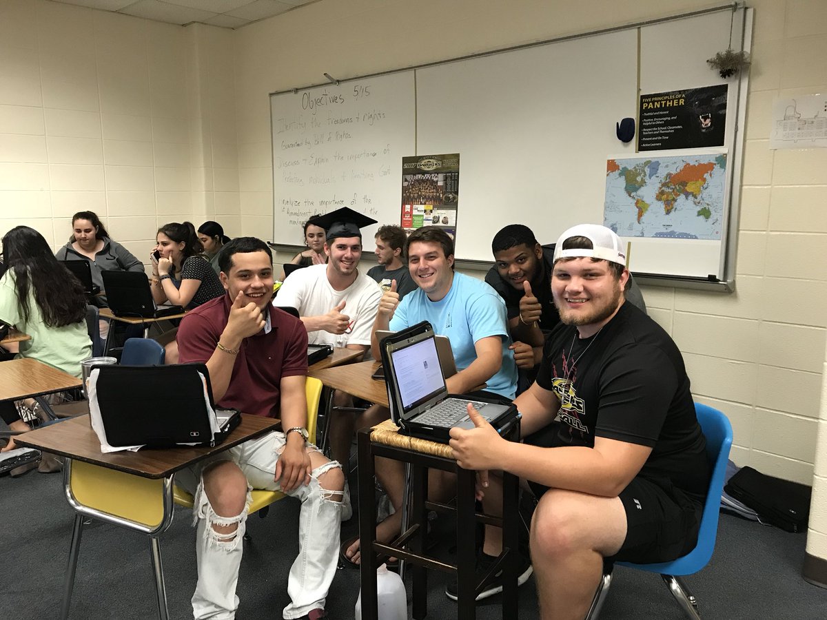 lolsonkisd's tweet image. Government students working on last video assignment. #oakem, #kleinoak, #Promise2Promise, #kleinisd, #Classof2018