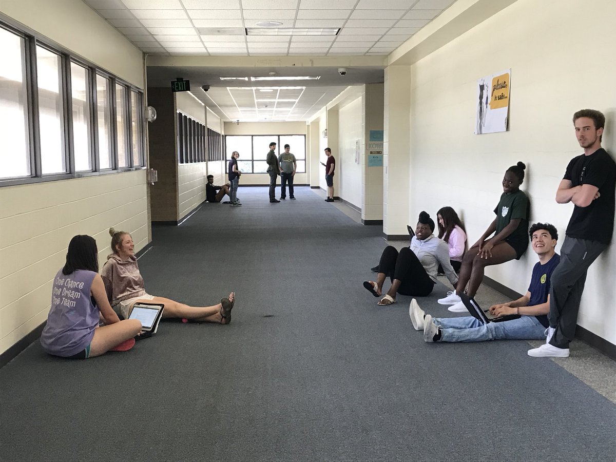 lolsonkisd's tweet image. Government students working on last video assignment. #oakem, #kleinoak, #Promise2Promise, #kleinisd, #Classof2018