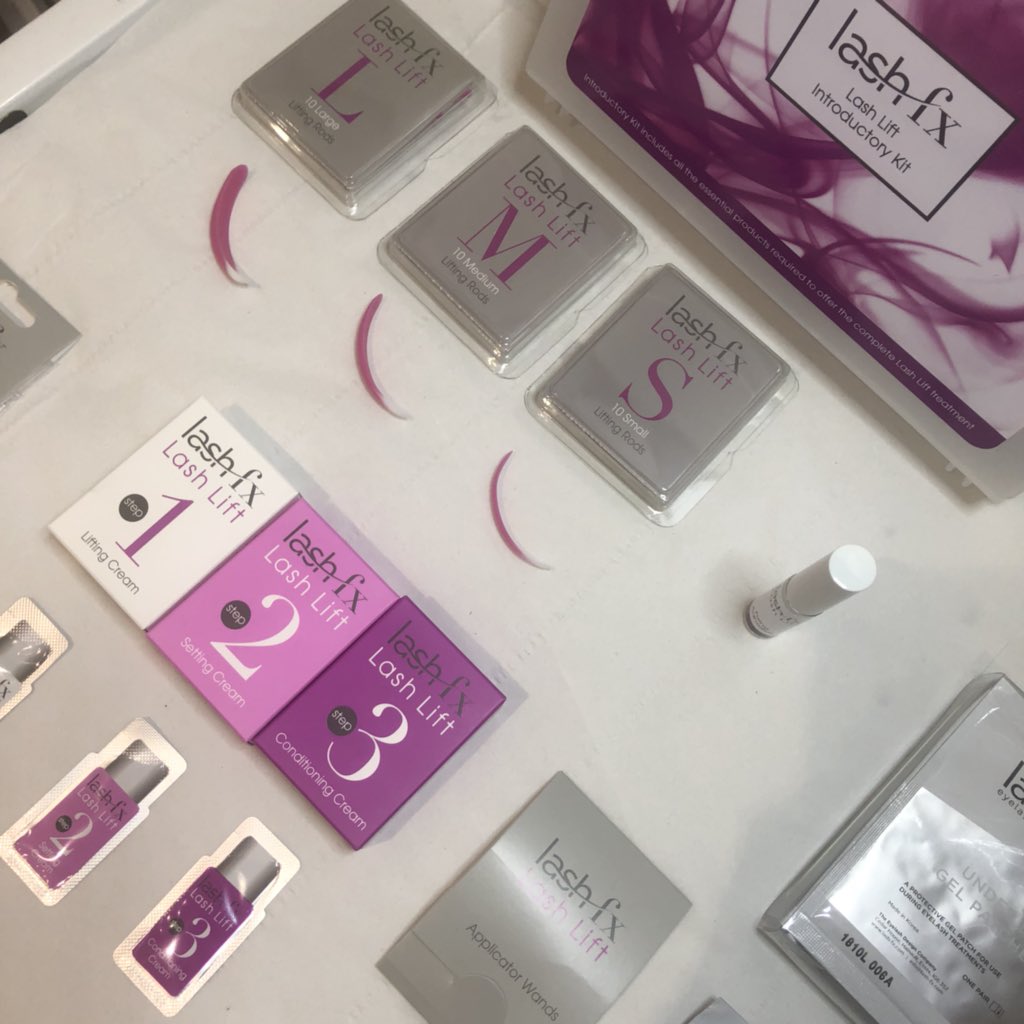 lashfxofficial's tweet photo. Lash FX Lash Lift Training at @LP_BeautyBar today 💁‍♀️💕 #LashFX #LashLift https://t.co/cwCfbrzD45