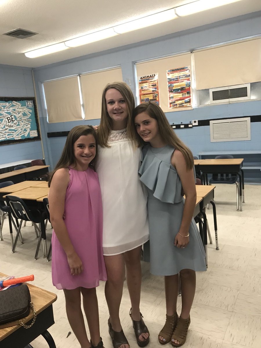 UtseyCH's tweet photo. My baby is officially a 7th grader! #elementaryout✌️#bekind #mindyourmanners https://t.co/M4VYwb5c1G