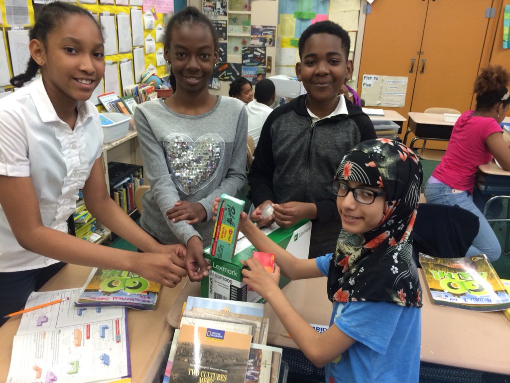 BarbaraBarjam2's tweet image. Making our own...
#Composedfigures
#Rectangularprisms
#Volume=LxWxH