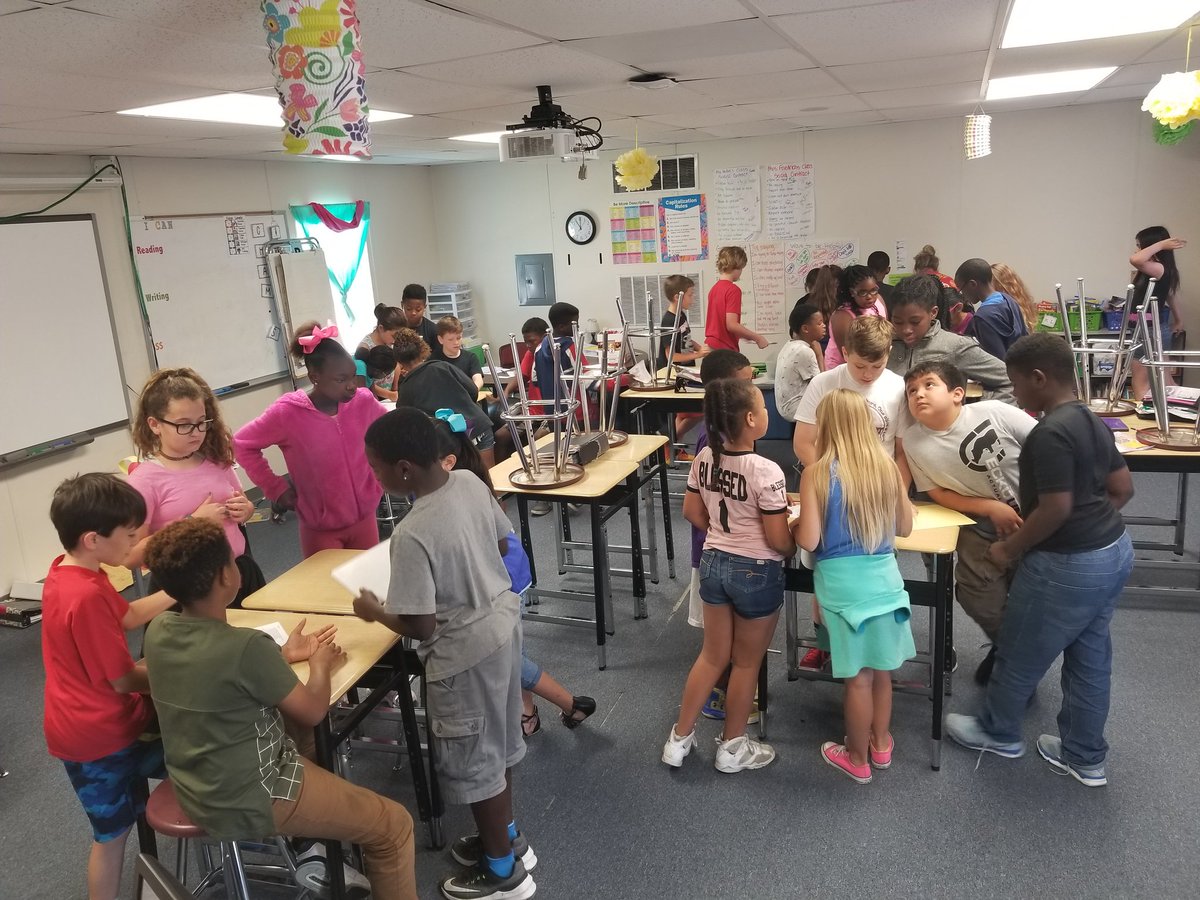 CHEAVID's tweet image. 37 4th graders working on teamwork breakout boxes. 
#inquiry #BreakoutEDU @CollegeHillsTC @CSISD_AVID