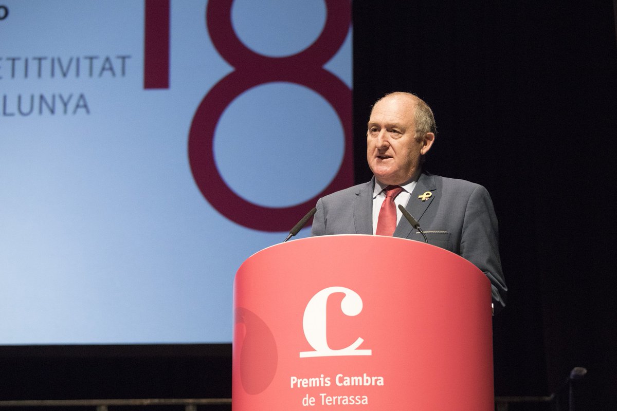 CambraTerrassa's tweet photo. Ahir van ser lliurats els #PremisCambra 2018! 🏆
L'acte va ser presidit per l'alcaldessa de Rubí al Teatre Municipal La Sala i va comptar amb prop de 500 assistents, entre els quals, empresaris i representants del món econòmic, polític i institucional! 👉 https://t.co/ZCnA58dqPF https://t.co/dfDxCj84bw