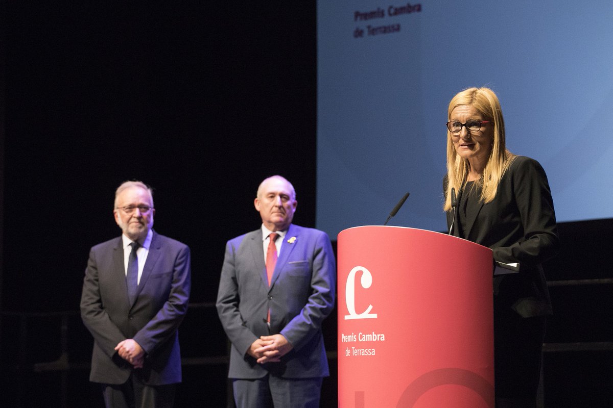 CambraTerrassa's tweet photo. Ahir van ser lliurats els #PremisCambra 2018! 🏆
L'acte va ser presidit per l'alcaldessa de Rubí al Teatre Municipal La Sala i va comptar amb prop de 500 assistents, entre els quals, empresaris i representants del món econòmic, polític i institucional! 👉 https://t.co/ZCnA58dqPF https://t.co/dfDxCj84bw