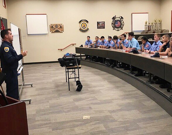 cvifd's tweet photo. CVFD teaching our Explorers about the medical equipment our paramedics use in the field.
#chino #chinohills #chinovalley #chinovalleyfire #firefighters #paramedic #ems #fireexplorer #explorer #fireservice #futurefirefighter https://t.co/SF1n5tSNJo
