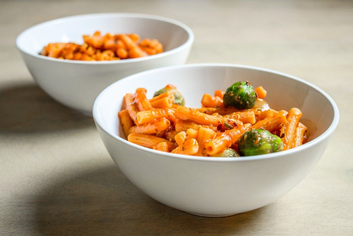 upasigoblog's tweet photo. Protein-Packed Red Lentil Pasta with Marinara, Brussel Sprouts, and Caramelized Onions from https://t.co/qNiYSV4pLO #upasigo
https://t.co/7iXDfldjxL
#pasta #lentilpasta #protein #proteinpacked #easyrecipe #traderjoes #onepot #onepotrecipe #healthyrecipe #vegan #vegetarianrecipes https://t.co/fQ3j5uOfKF