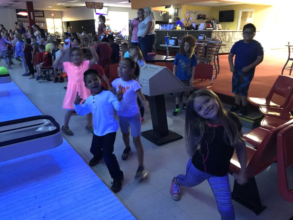 Tarabradley_'s tweet photo. We read 50 books and had a blast bowling! 📚🎳@wcs_harrison https://t.co/7nGBPoMCCl