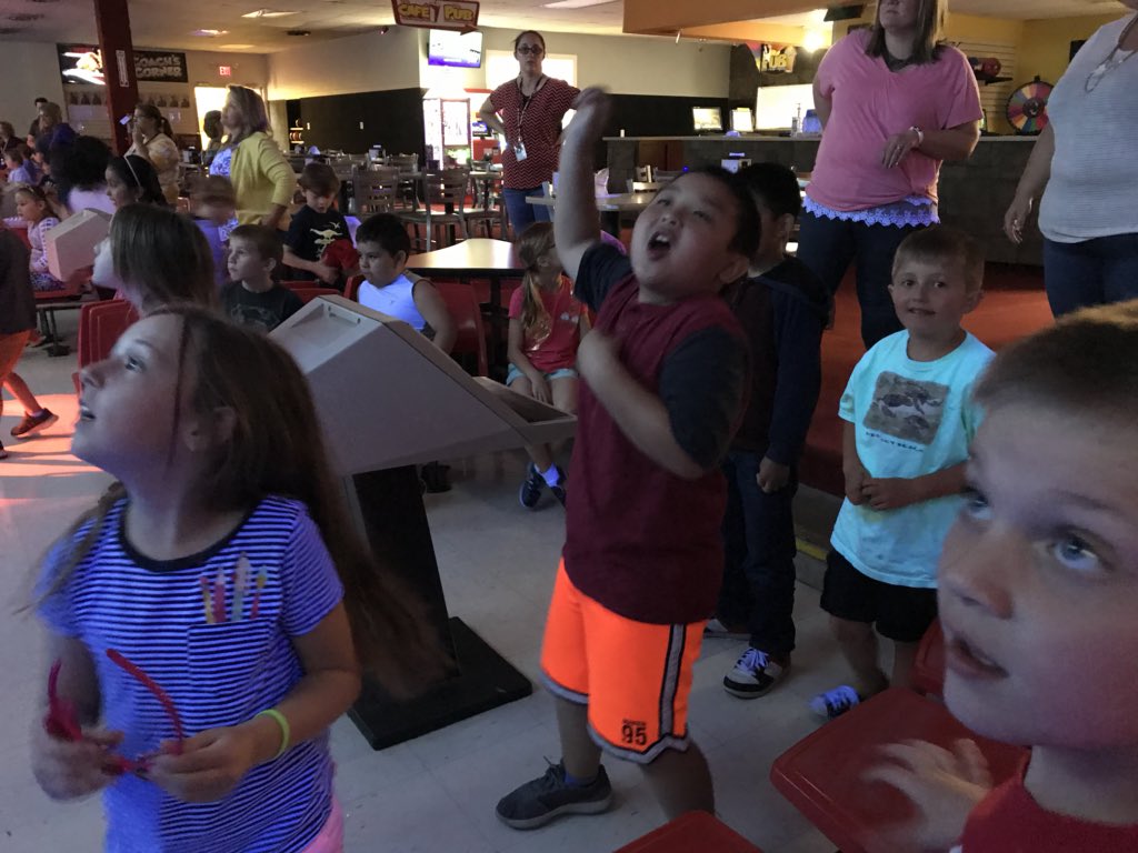 Tarabradley_'s tweet photo. We read 50 books and had a blast bowling! 📚🎳@wcs_harrison https://t.co/7nGBPoMCCl