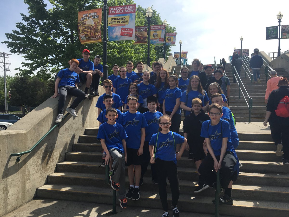 cmsnow2000's tweet image. Having a great time at Six Flags!