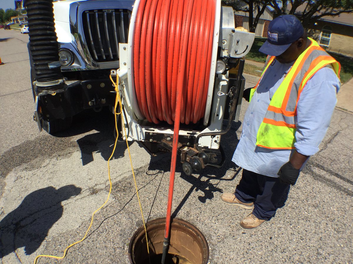CityofAllenTX's tweet photo. Here in the Windridge neighborhood, Melvin and Charles are about to clean the sewer lines. “Sewer lines are like the arteries of the city,” says Melvin. “And we’re the doctors making sure nobody has a heart attack.” #AllenHashtagAlong https://t.co/mkcDbsSgZe