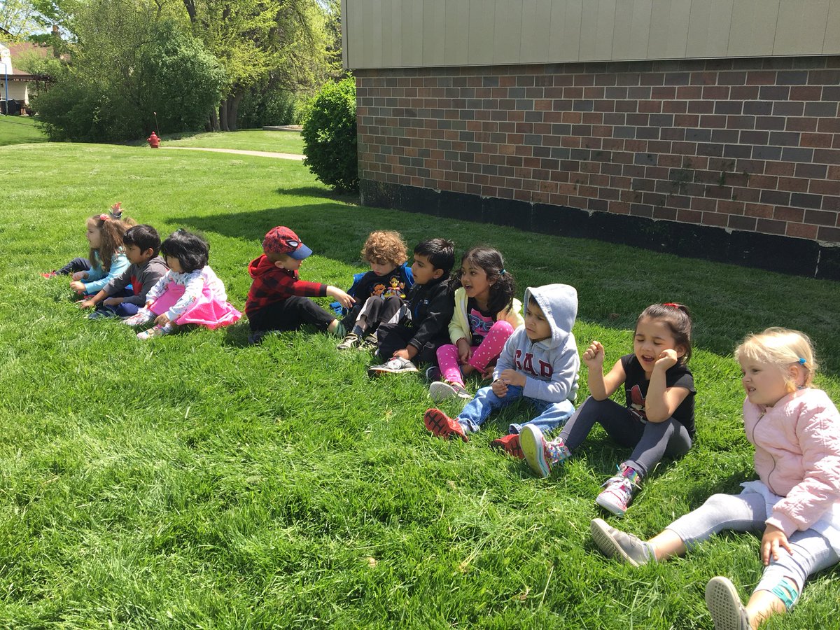 mrsburkec's tweet photo. Cheering on the boys and girls during T-ball! #PESpride https://t.co/CNyByVR8O1