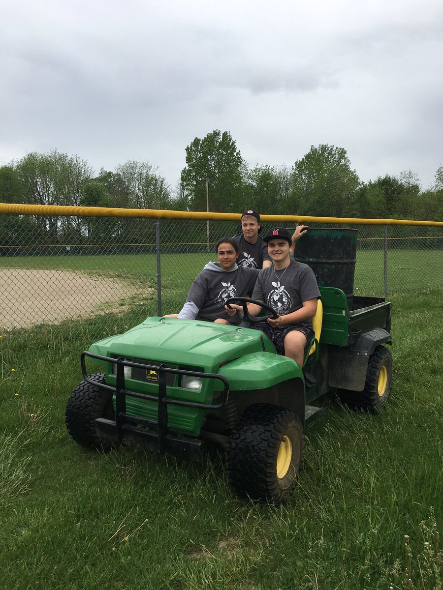 co_hhs's tweet photo. Getting it done at Lincoln Park! #USD18 #WeRPrexies #MarionMade https://t.co/xa2Z926VR8