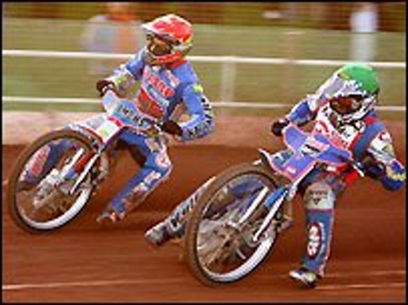 UprightSpeedway's tweet photo. 11 years ago today, just seconds after this photo was taken @steadyasyago crashed at Somerset and suffered life changing injuries. It was touch & go whether he would even survive.
Garry's words not mine:
'So, 11 years on its a great day #winnerneverquits #quittersneverwin' https://t.co/Wx8LIYvPCb