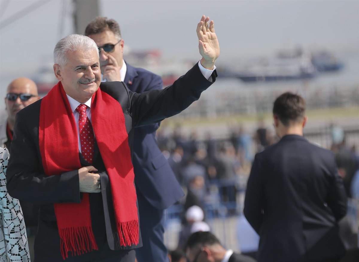 Akparti's tweet photo. Başbakanımız Binali Yıldırım, Yenikapı Miting Alanı'nda Filistin halkına destek amacıyla düzenlenen "Zulme Lanet Kudüs'e Destek" mitingine katıldı. #WeStandForQuds https://t.co/XaitBDaeJV