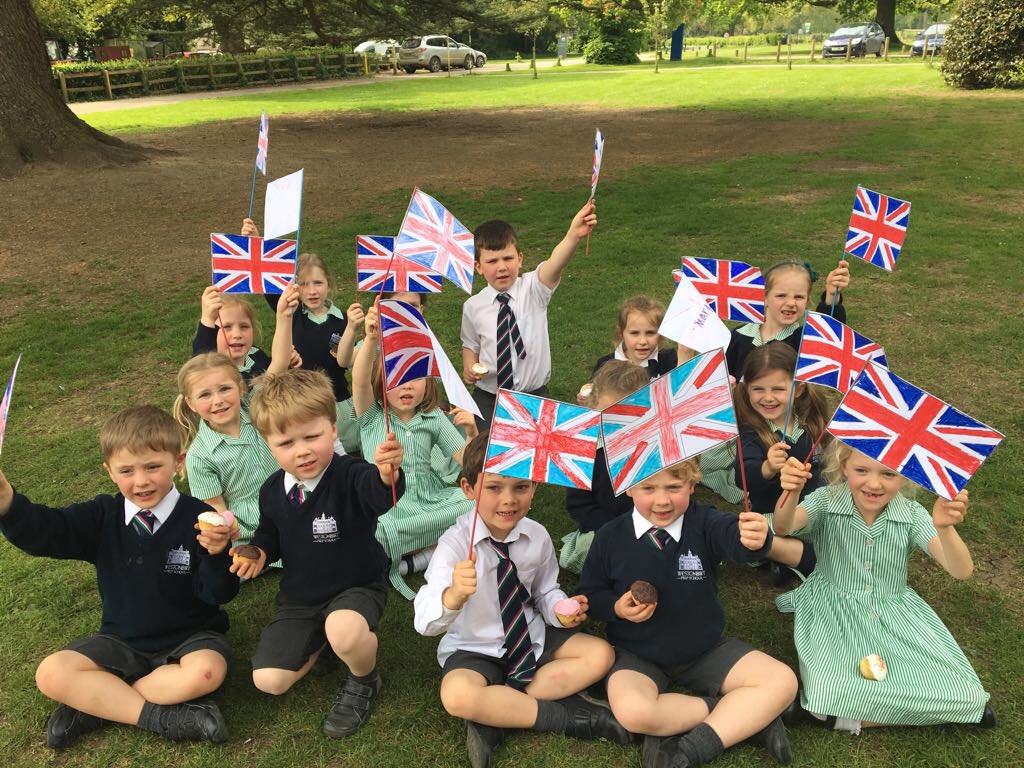 WestonbirtKS1's tweet photo. There have been lots of exciting things happening for the KS1 classes today in preparation of tomorrow’s special day! #RoyalWedding2018 https://t.co/wkRaYW1xDb