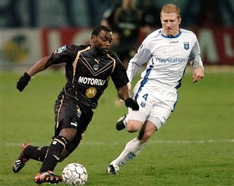 santi_bauza's tweet photo. @LaCasacaBlog #VTLC Bordeaux metió al menos 4 años seguidos de #CasacasConEscudoCentrado entre 2004/05 y 2007/08 https://t.co/MwRbwHuACU