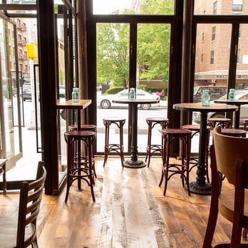 Lenox_Terrace's tweet photo. @EHbottlingco East Harlem Bottling Co. is a great spot for happy hour on a Friday night. https://t.co/QS2B6TZUmr