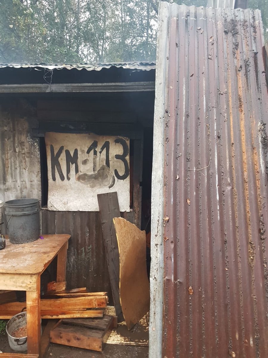 Regia_Pam's tweet photo. Camino a panguipulli, a 1 Km del camino a Licanray vive un anciano inválido, en condiciones que no se considera digno para el ser humano. Sin luz, sin baño, en el barro, su cama toda mojada, el lugar no es suyo 
#ChileLoHacemosTodos 😢🙏
@munivca_py https://t.co/3cMCJtdsaQ