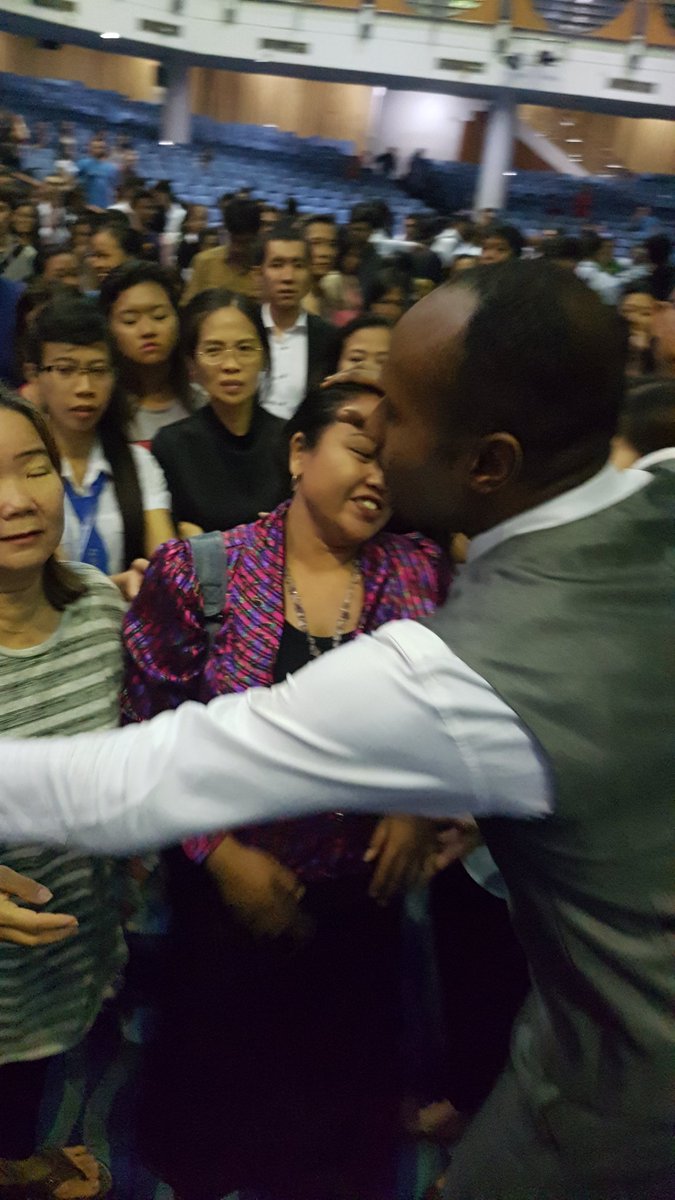PastorDabbas's tweet photo. Powerful move of God tonight https://t.co/f7M2H2NBjN