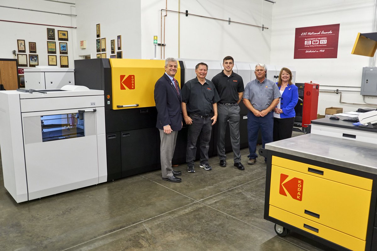 TBigger's tweet photo. The awesome #Kodak Team together @OUPrinting for the #Nexfinity installation at Oklahoma University – OU #KevinBarton, #RonHarden, #TrevorHerb, #RichKettler &amp; @DebraPayne 
#PrintOU #BringingIdeastoLife #PrintForGood #TakingPrintFurther https://t.co/U2uRNCzmgK