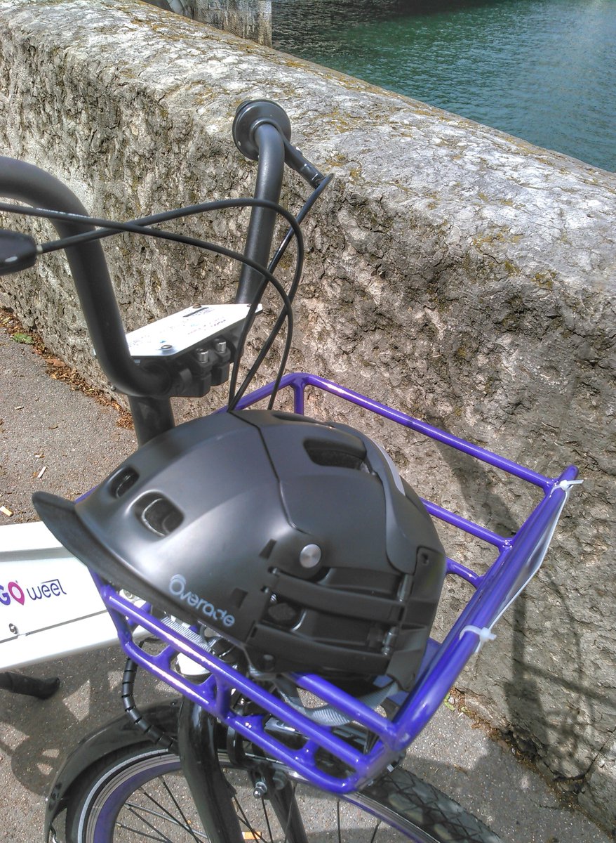 zegreengeekette's tweet photo. Moi qui suis devenue une adepte du vélo, j'ai adopté le casque pliant Plixi Fit de @WeAreOverade ! Pour un poids de seulement 440g, son volume se divise par 3 quand il est en position plié. Autrement dit, c’est génial pour voyager dans mon sac ! #Overade #PlixiFit #Partenariat https://t.co/MYxLet9r1W