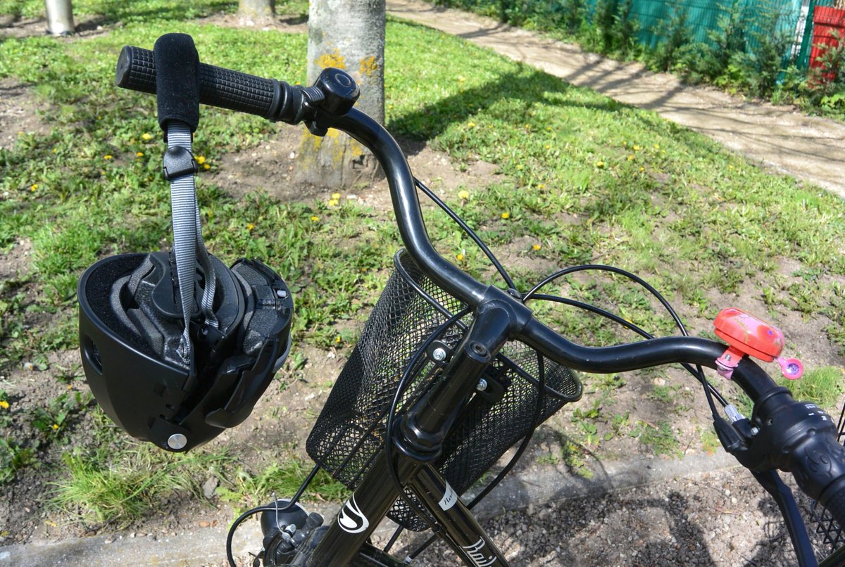 zegreengeekette's tweet photo. Moi qui suis devenue une adepte du vélo, j'ai adopté le casque pliant Plixi Fit de @WeAreOverade ! Pour un poids de seulement 440g, son volume se divise par 3 quand il est en position plié. Autrement dit, c’est génial pour voyager dans mon sac ! #Overade #PlixiFit #Partenariat https://t.co/MYxLet9r1W