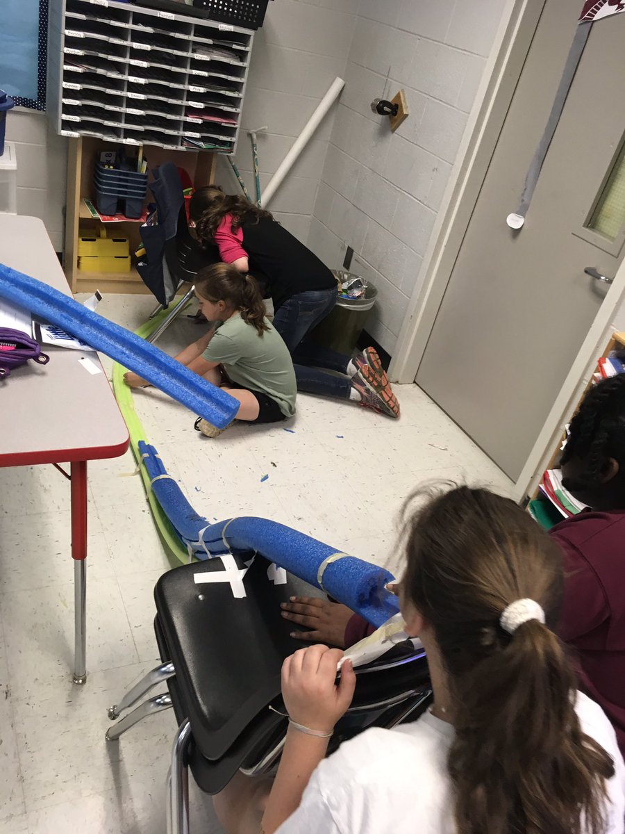 PlambeckChris's tweet photo. Fun STEM activities! @CESLittleDragon @PlambeckChris https://t.co/GoegdMcfbM