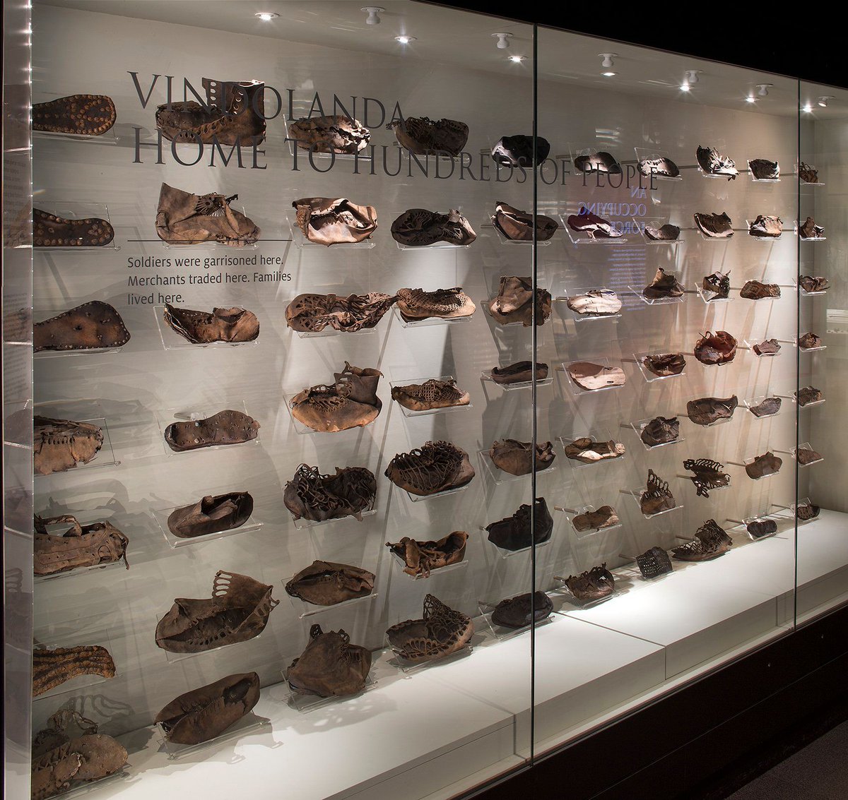 PrehistoricMojo's tweet photo. Very, very nice - The display of Roman shoes at Vindolanda is remarkable. One of the many highlights in that museum. #ImeldaMarcosLikeThis #InternationalMuseumDay #Vindolanda #VindolandaTrust https://t.co/cthDv7EbOi