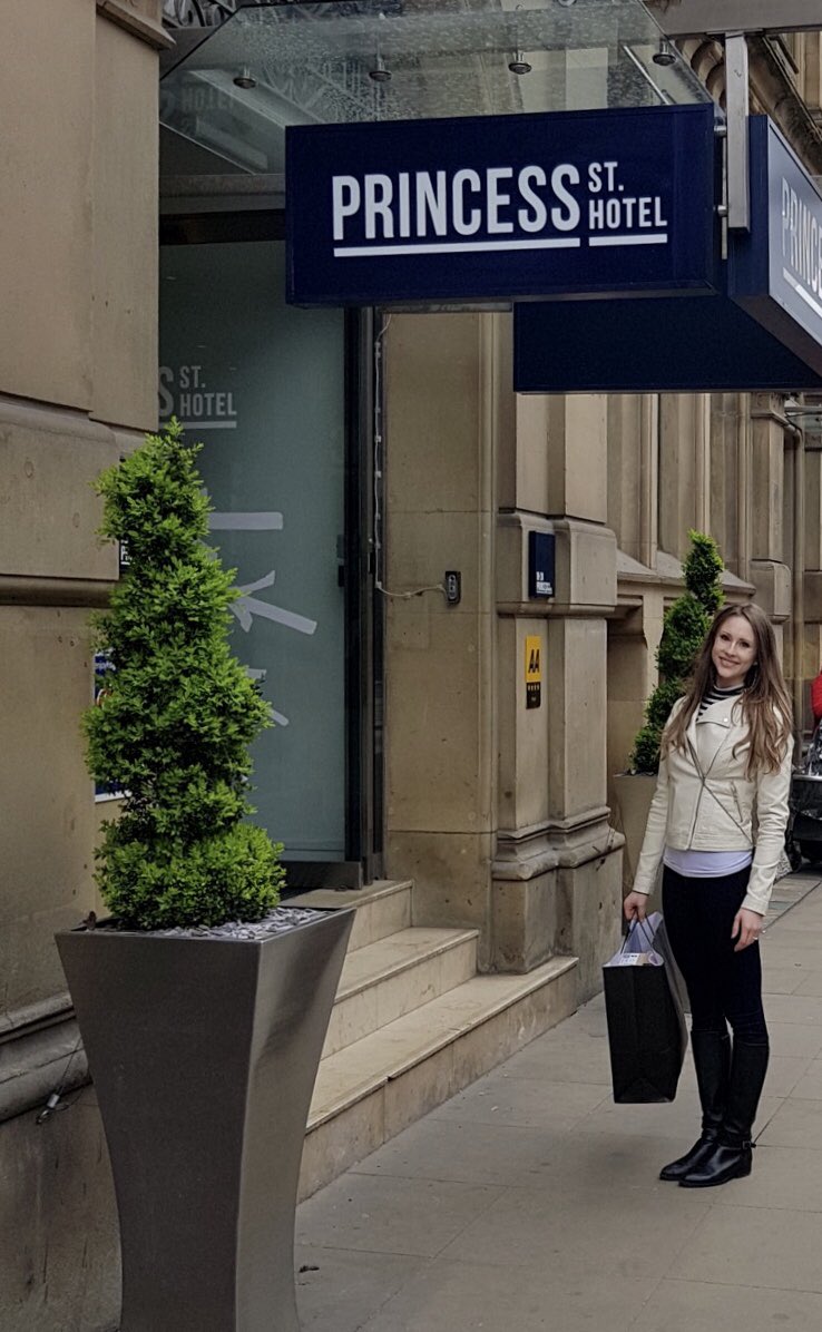 Mich_Chrystal's tweet photo. Weekend away + shopping. #HappinessIs 👌🏼 https://t.co/wPJflRAvQi
