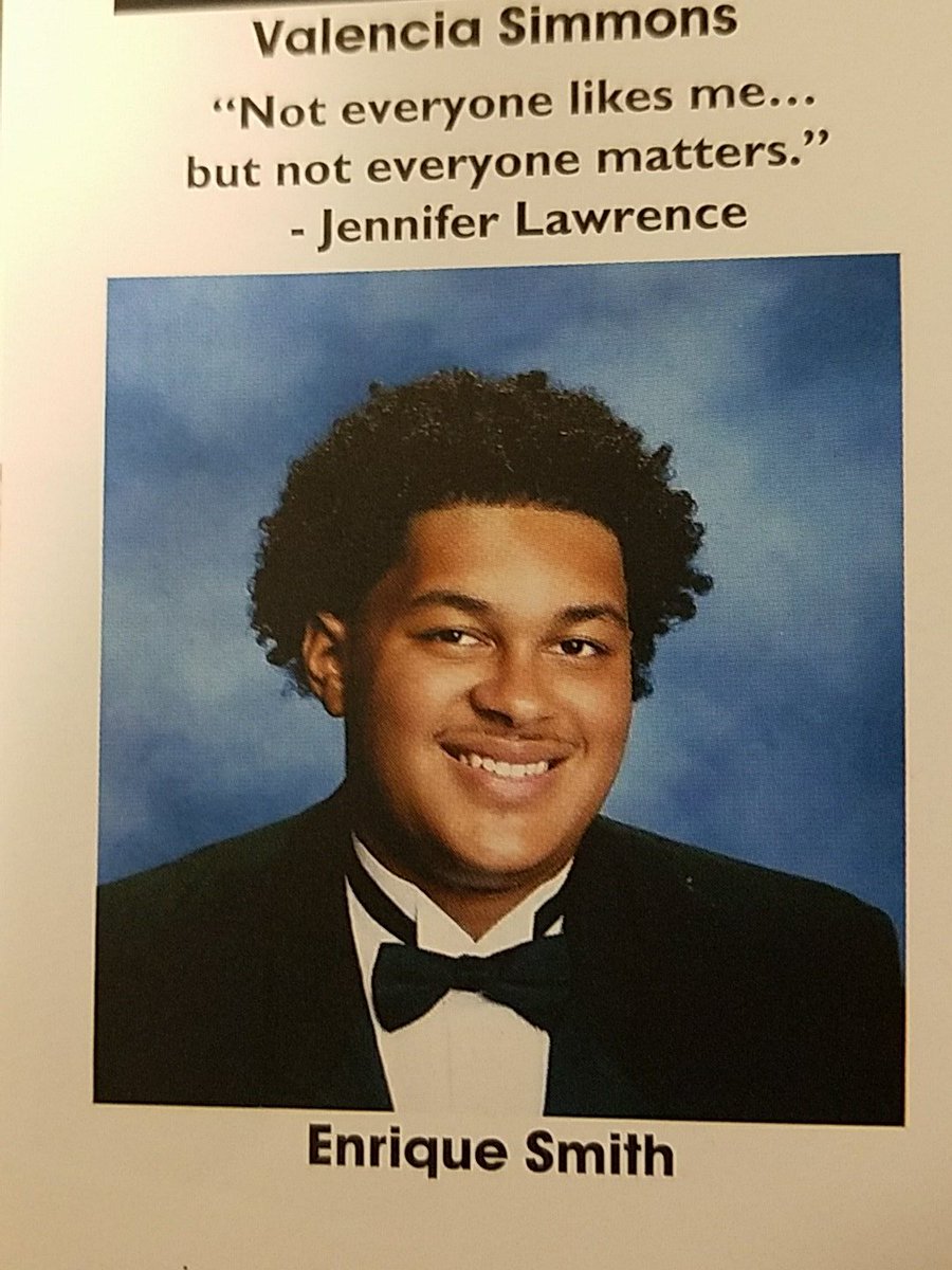 DjReek954_'s tweet image. Last day of school still cant believe it😭🎓#DBHSExperience