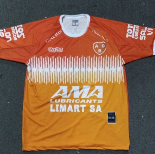ADB_Oficial's tweet photo. [NUEVA TITULAR]

Finalmente llegó la camiseta titular que vestirá #Berazategui en la próxima temporada, y como no podía ser de otra manera del color característico de la Asociación Deportiva Berazategui.
#NuevaCamiseta  #Temporada2018/19 #ADB2018 #VamosBera #DaleNaranja https://t.co/stb8W27EXj