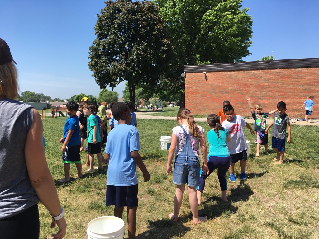 #lwfieldday #LWPawPride <a href="/LWNKCSD/">Linden West NKC</a>