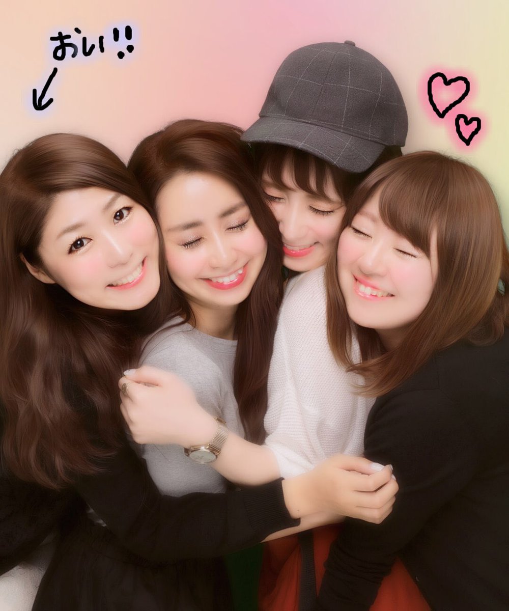 Iku0412's tweet photo. 4人でプリクラ定番😜🌟原型ない（笑）ババアになってもこうやって笑ってたいね❤ https://t.co/kCpc3KmGlJ