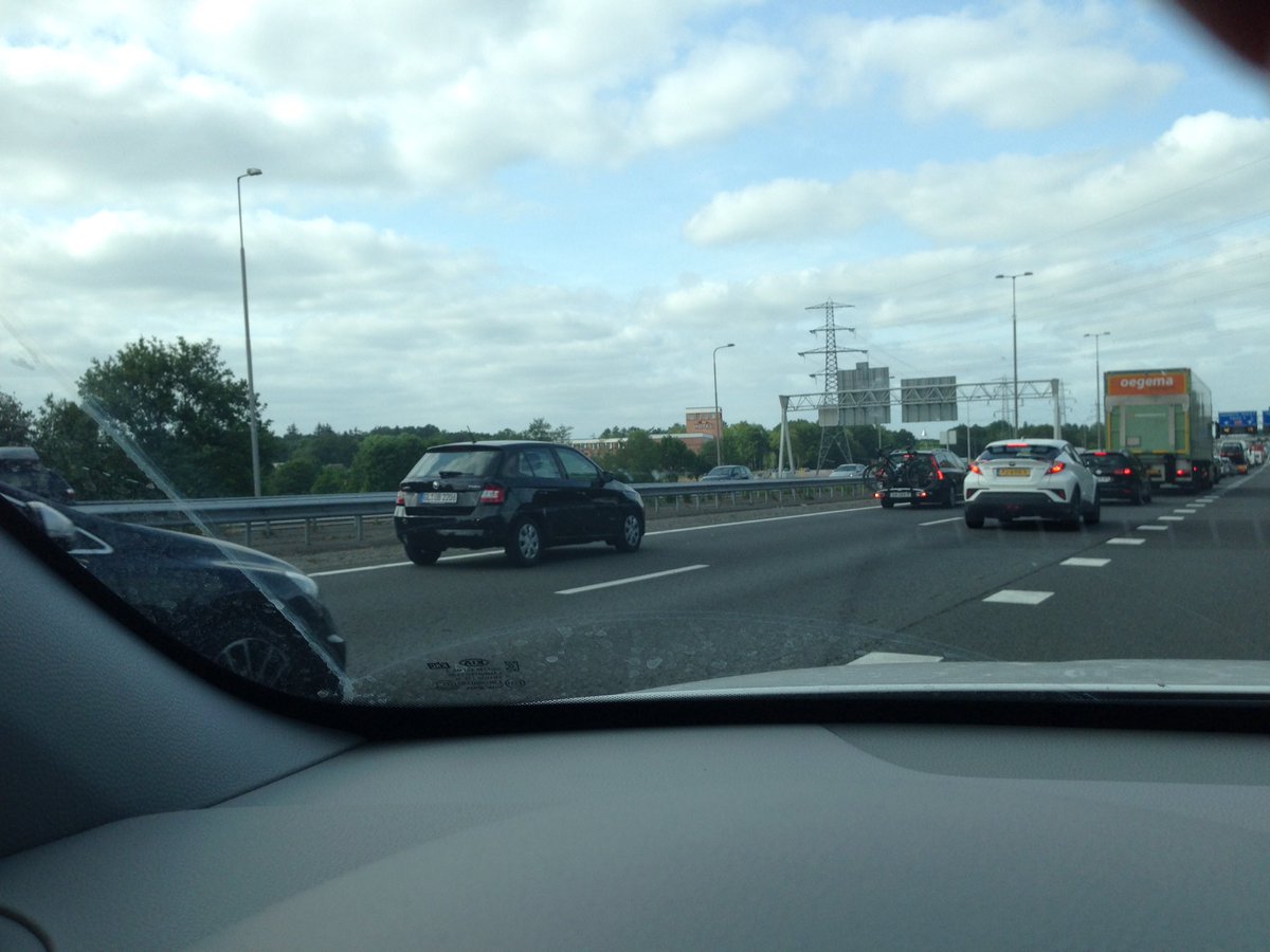 YNieuwpoort's tweet photo. Dag 4 van de #lowcardiet was thuiswerken, maar dag 5 was weer fietsen en op pad met de de Kia soul van #autohopper! Maar ook met een elektrische auto sta je gewoon in de pinksterdrukte stil, helaas😩 https://t.co/rcjgUxgvco