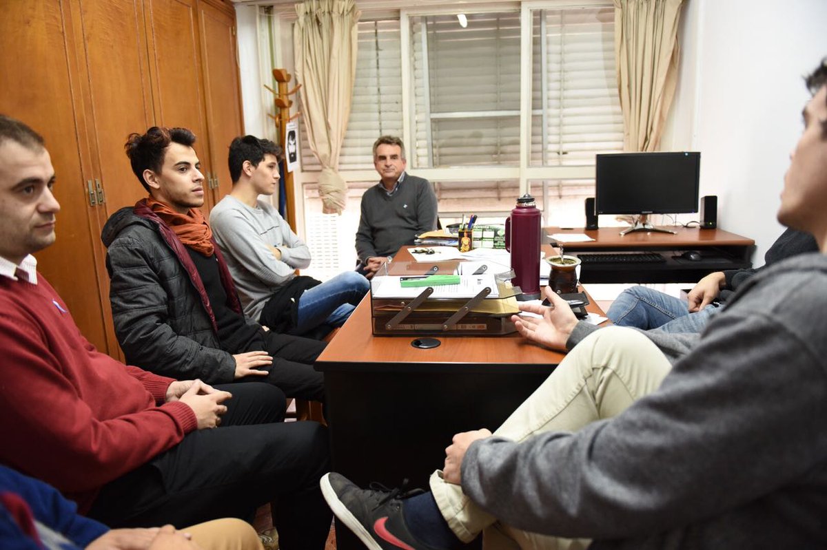 Jovenes_UC's tweet photo. Junto a @JaqueFcjs nos reunimos con @RossiAgustinOk y @leandrobusatto donde charlamos sobre la perspectiva de los jóvenes ante la situación del país. https://t.co/zMAaNsHnJ1