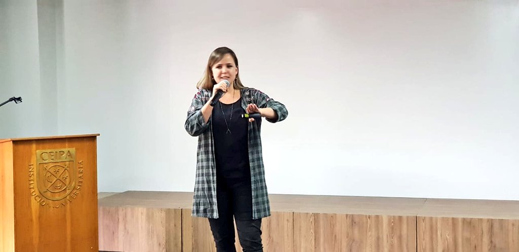 uceipa_'s tweet photo. @AnaMariaCastano de @GroupeSEB nos acompaña en Marketing Go! Nos cuenta cómo las  marcas deben adaptarse a las nuevas generaciones sin perder su esencia "...En nuestras  redes debemos hacer que las personas opinen y en espacios presenciales  descrestar con la promesa de venta". https://t.co/Fwy8OqwOvB