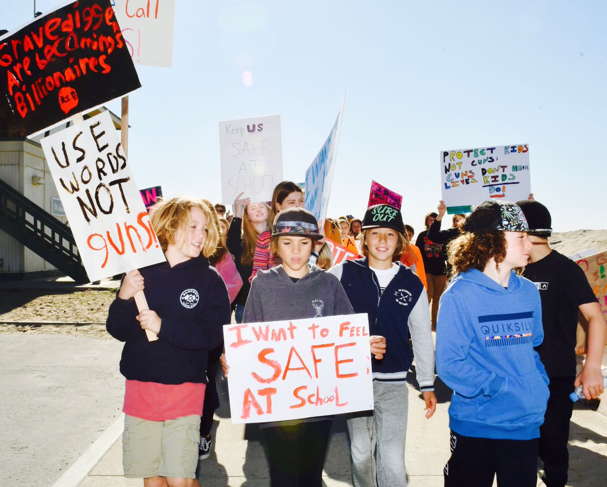 JulieEllerton's tweet photo. "Please God, NO more school shootings!!โ
#Enough #Heartbroken #cantlookatthenews #heartheirvoices #enoughisenough #SantaFeShooting #SantaFeHighSchool #Texas #Shooting #gunlawsneedtochange #GunControlNow #GunViolence #MassShooting #SafeSchoolsNow #EndGunViolence #homeschool๐๐ผ https://t.co/wWxBMZdwJv